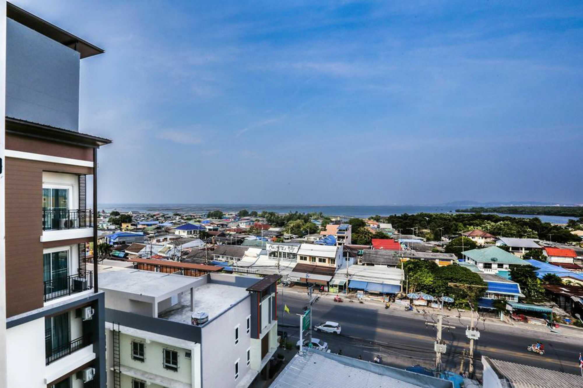 Central Place Serviced Apartment Angsila Chonburi Eksteriør billede
