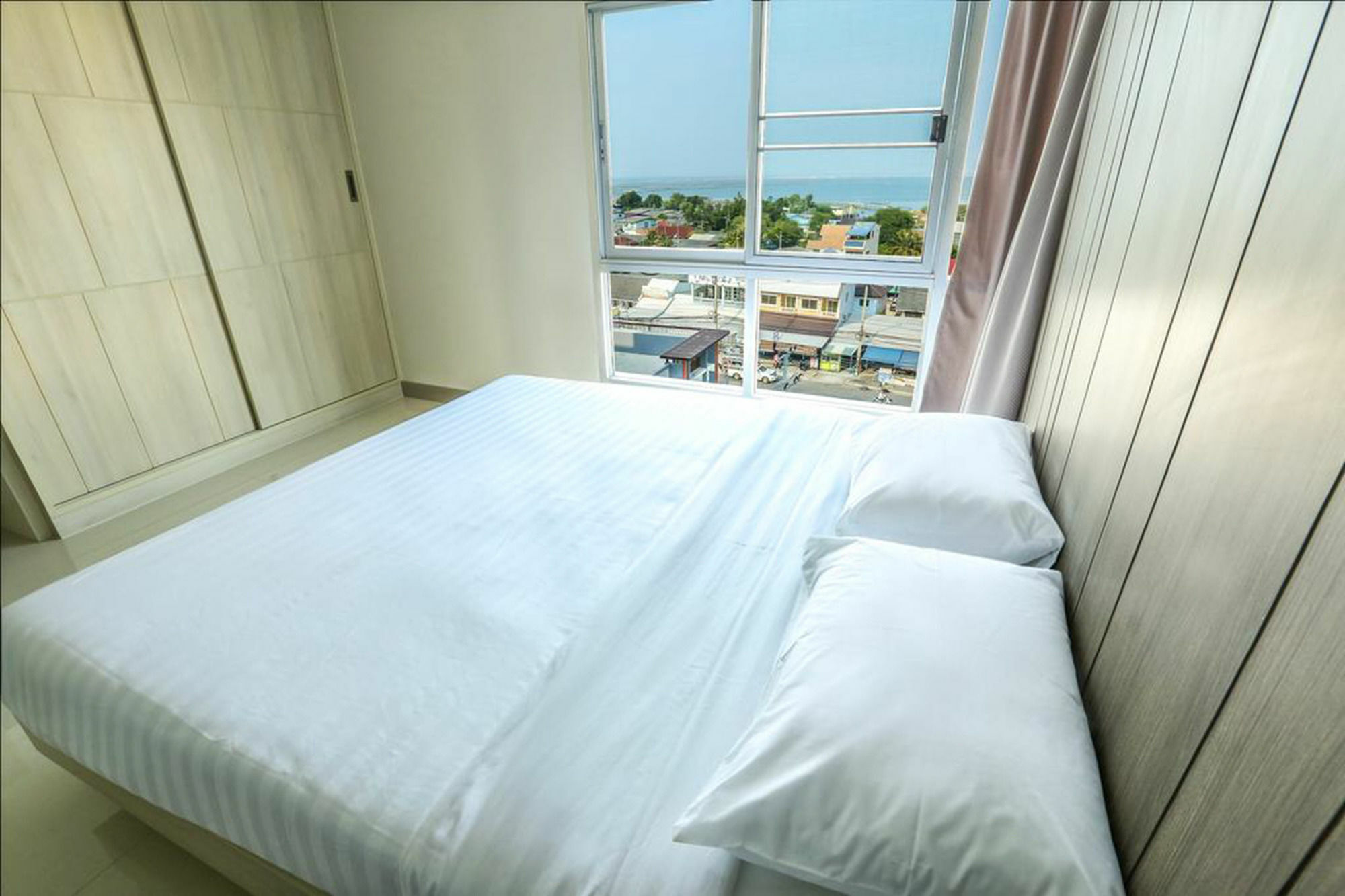Central Place Serviced Apartment Angsila Chonburi Eksteriør billede